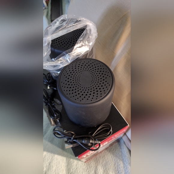 NEW SOUNDLOGIC Twin Wireless Speakers 3"x3.5" Bluetooth Ready - Picture 9 of 14